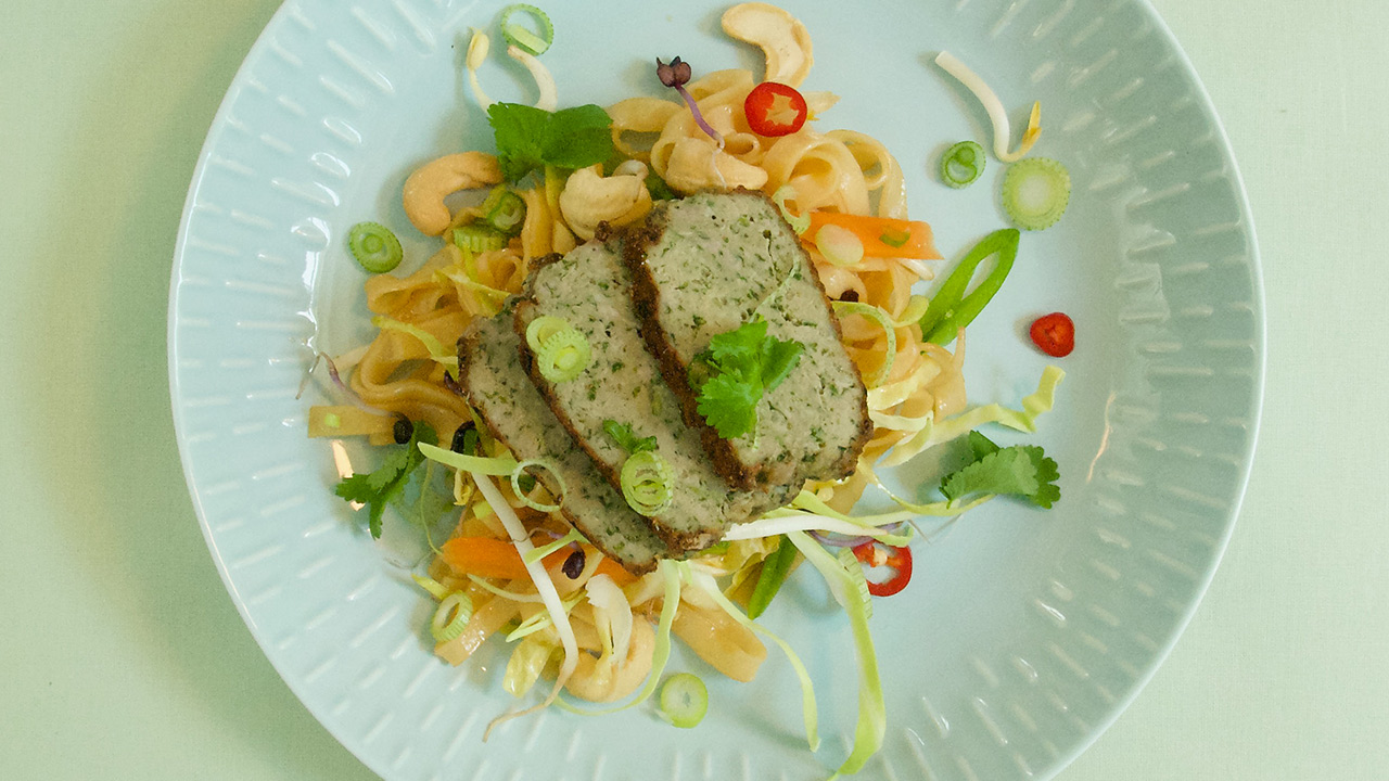 Nudelsalat med kyllingedeller