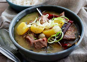 Oksespidsbryst thaistyle, massaman karry med kartofler og kokosmælk