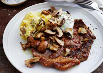 Ribeye med mos, svampe og urteskyr