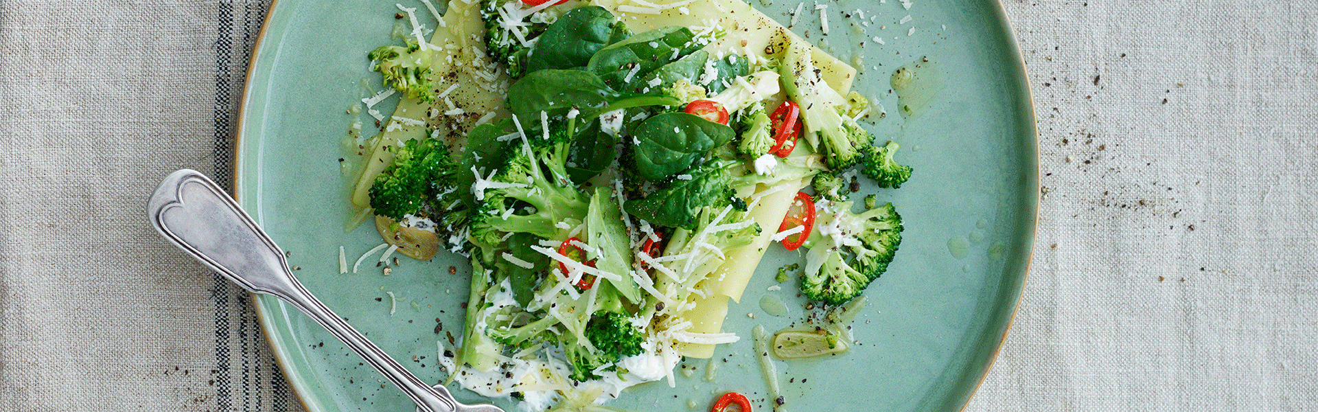 Åben ravioli med gedeost, broccoli, spinat og chili