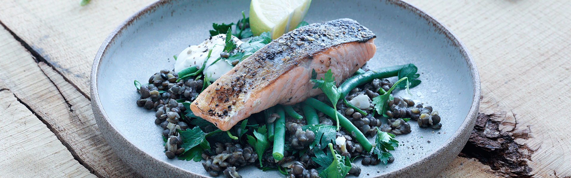 Stegt laks med ingefær, linser, bønner og persille