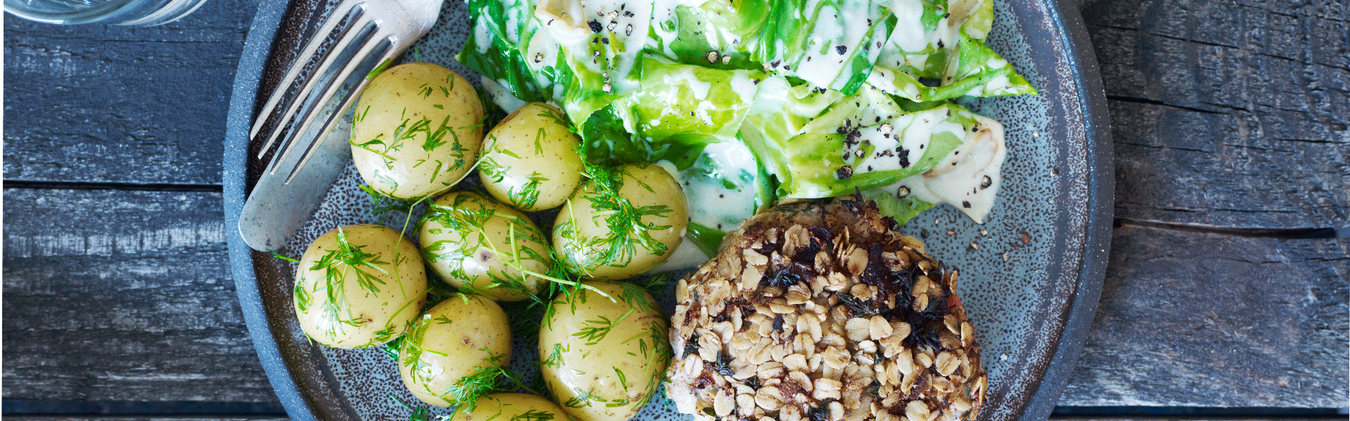 Krebinetter med æbler, stuvet spidskål og dildkartofler