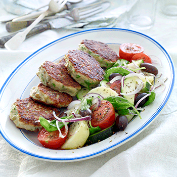 Kyllingefrikadeller med linser, persille og kartoffelsalat