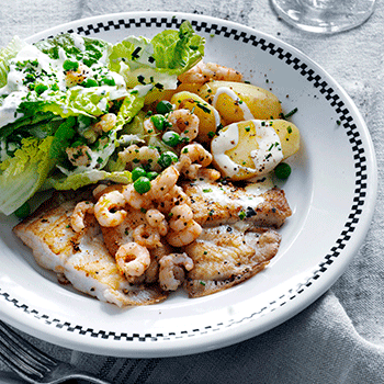 Rødspætte stegt med citronrejer, kartofler og mormor-dressing