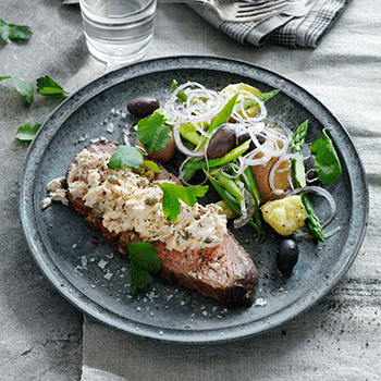 Kalveculotte med tuncreme og salat af grønne asparges og kartofler