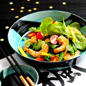 Asiatisk salat med tigerrejer, mango og sesamdressing