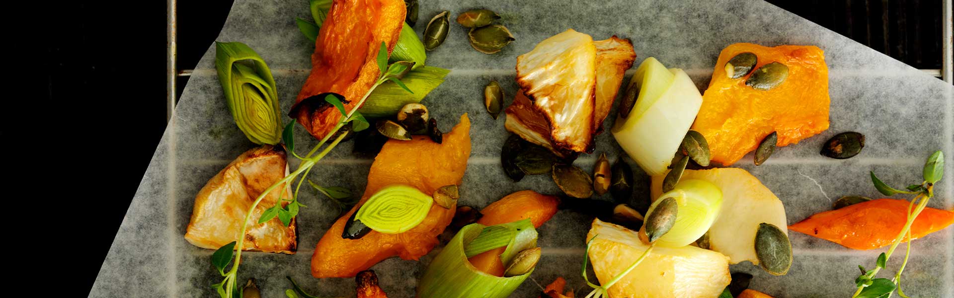 Bagt græskar med urter og hvidløg