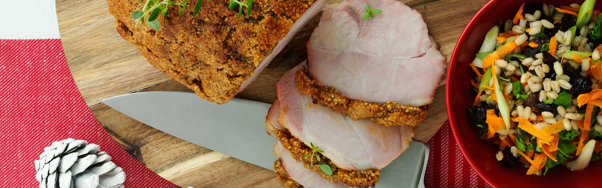 Glaseret skinke og kornsalat med tørret frugt