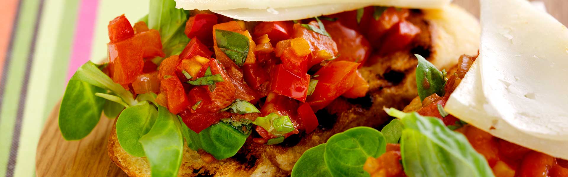 Grillet toast med manchego-ost og tomatkompot