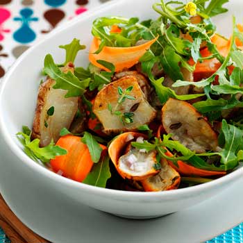 Salat af bagte jordskokker med tahin-dressing