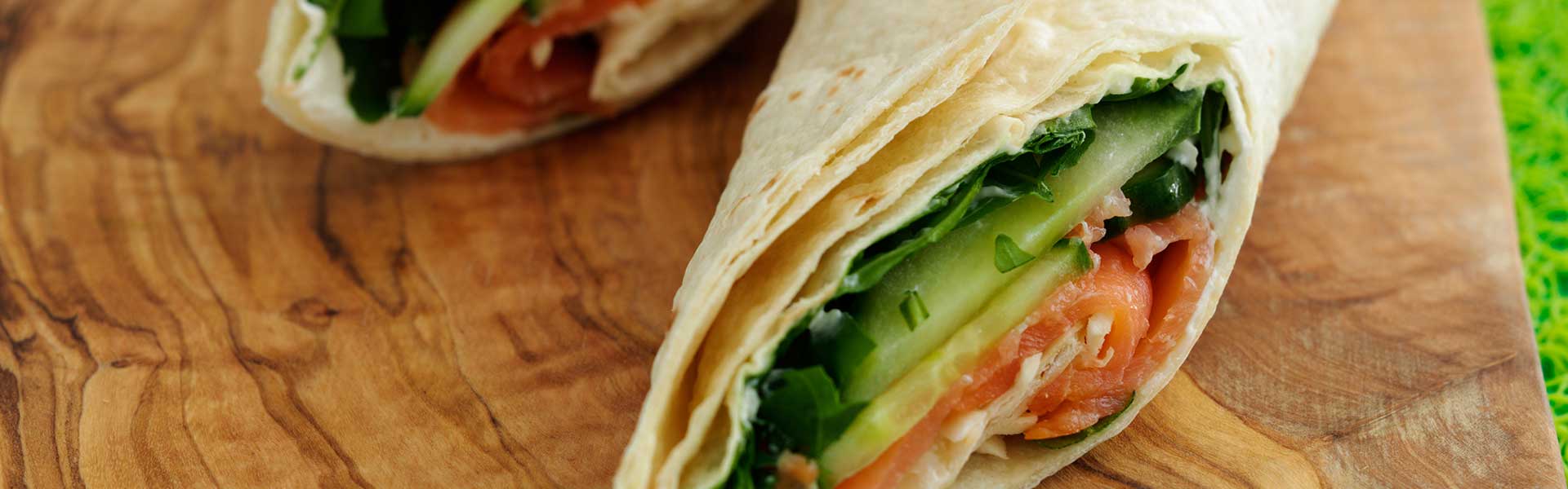 Wraps med røget laks og agurk