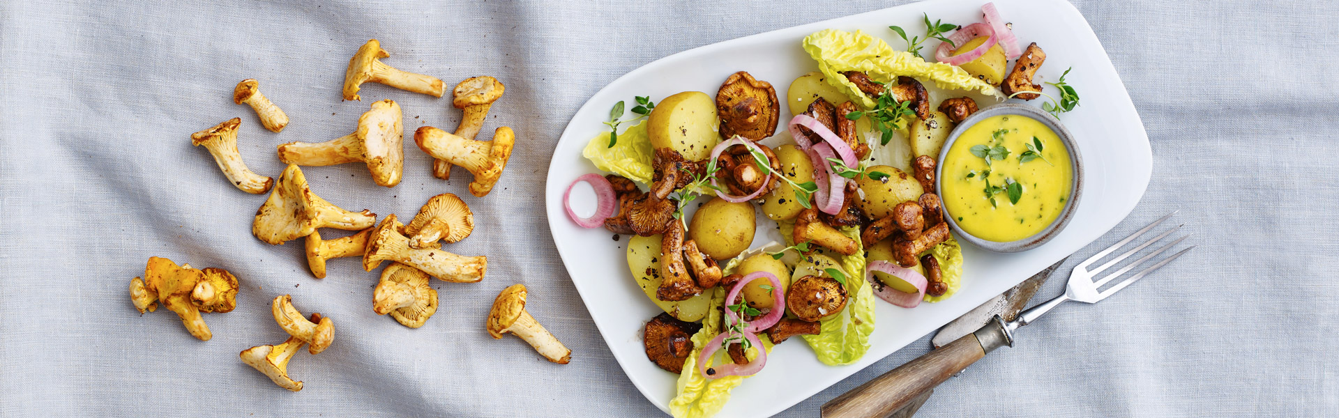Frokostsalat med smørstegte kantareller og nye kartofler