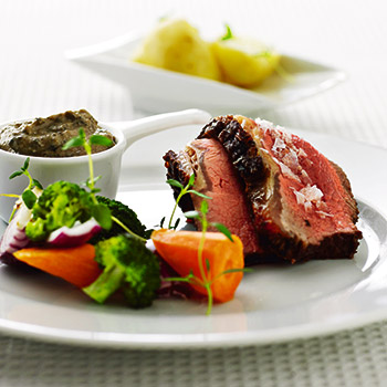 Tykstegsfilet med grøntsager og oliventapenade
