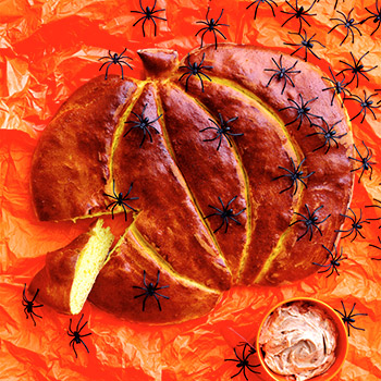 Halloweenbrød med kanelsmør