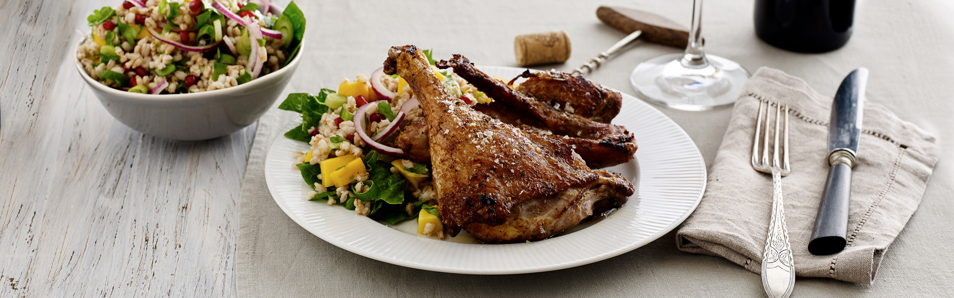 Stegt and med lun perlebygsalat