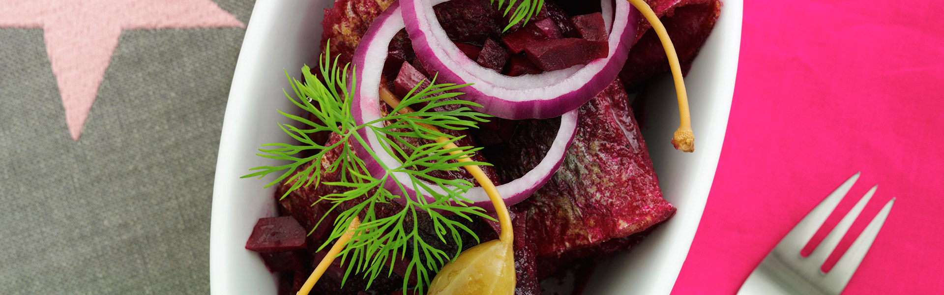 Stegte sild i rødbedelage