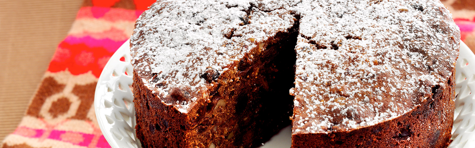 Julekage med appelsin og dadler