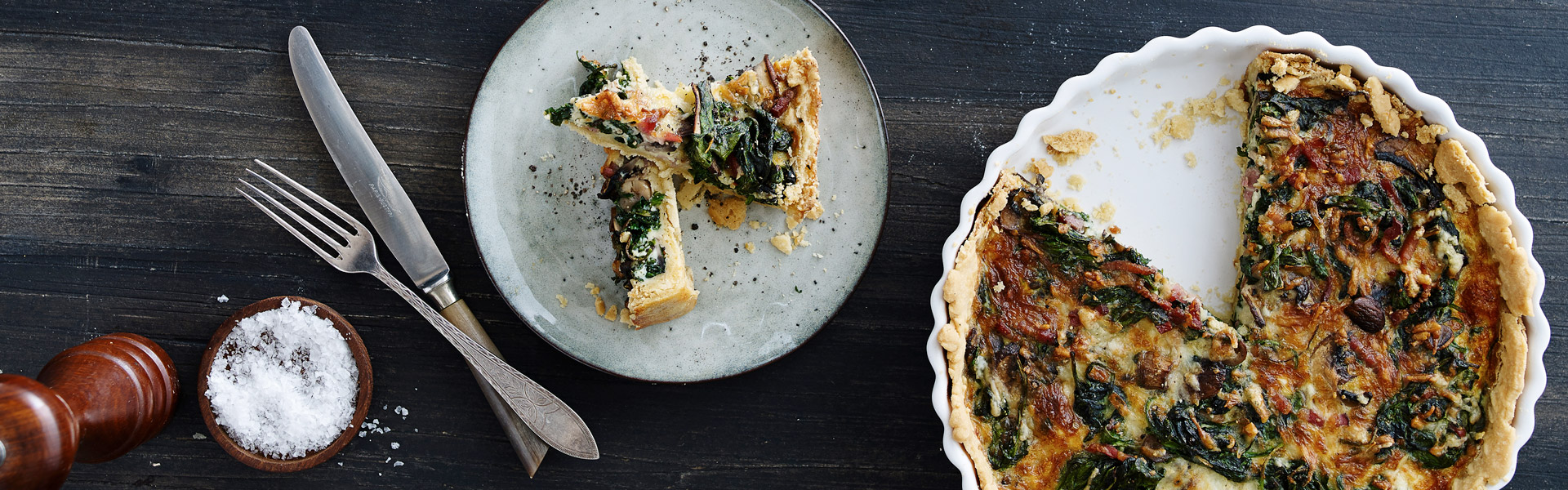 Hjemmelavet tærte med champignon, bacon, spinat og ost.