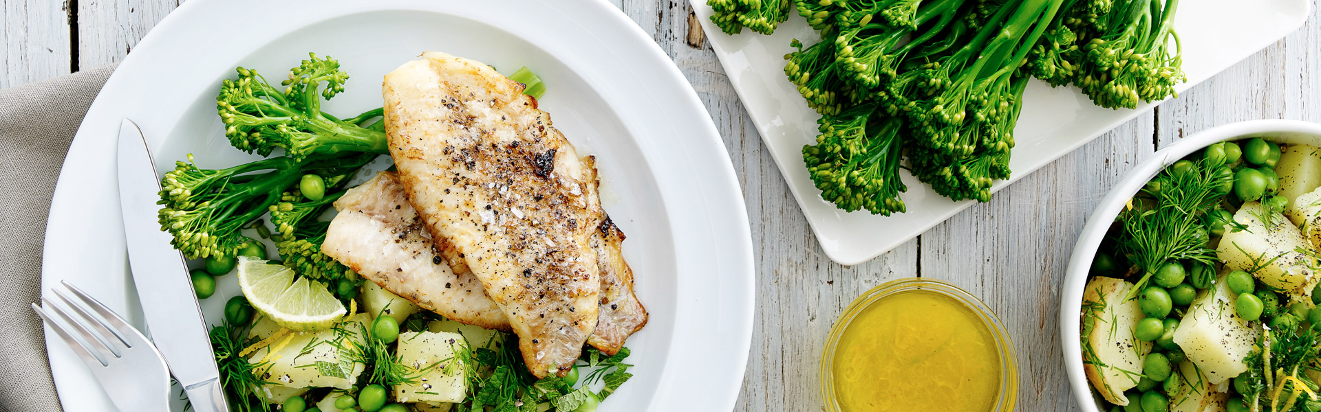 Limebagt rødfisk med kartoffelsalat og citron-vinaigrette