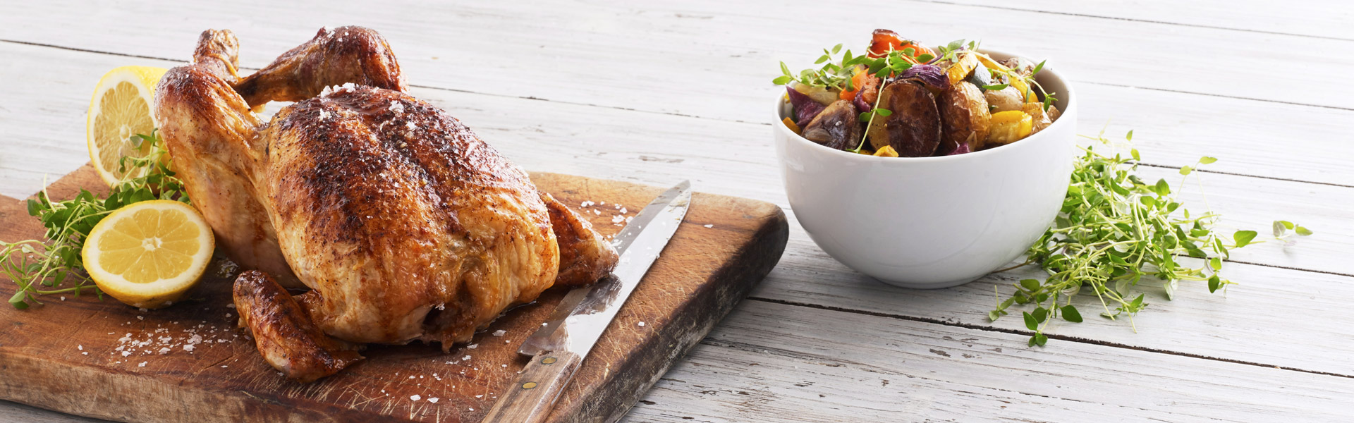 Hel grillet kylling med grøntsager