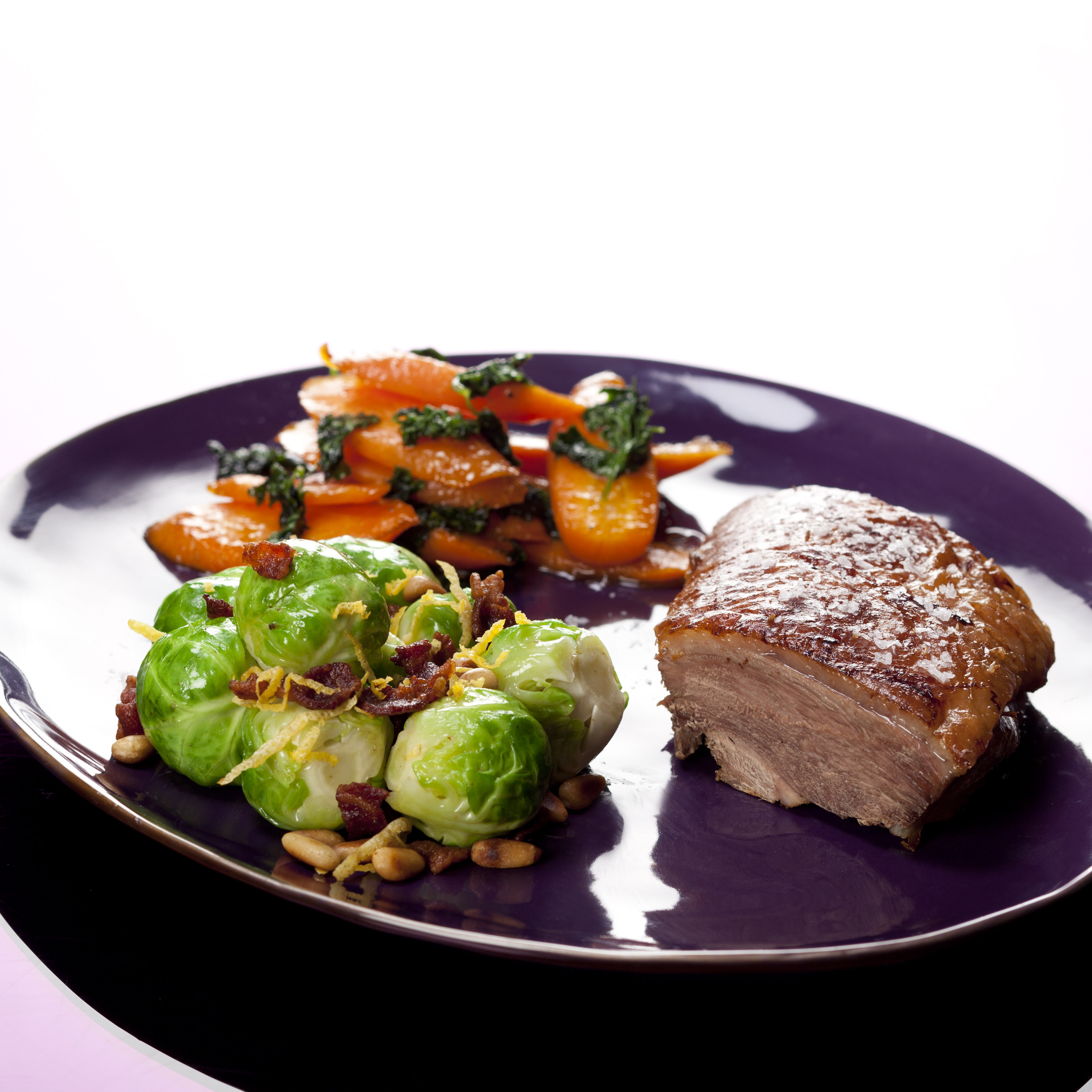 Andesteg med rosenkål og glaserede gulerødder