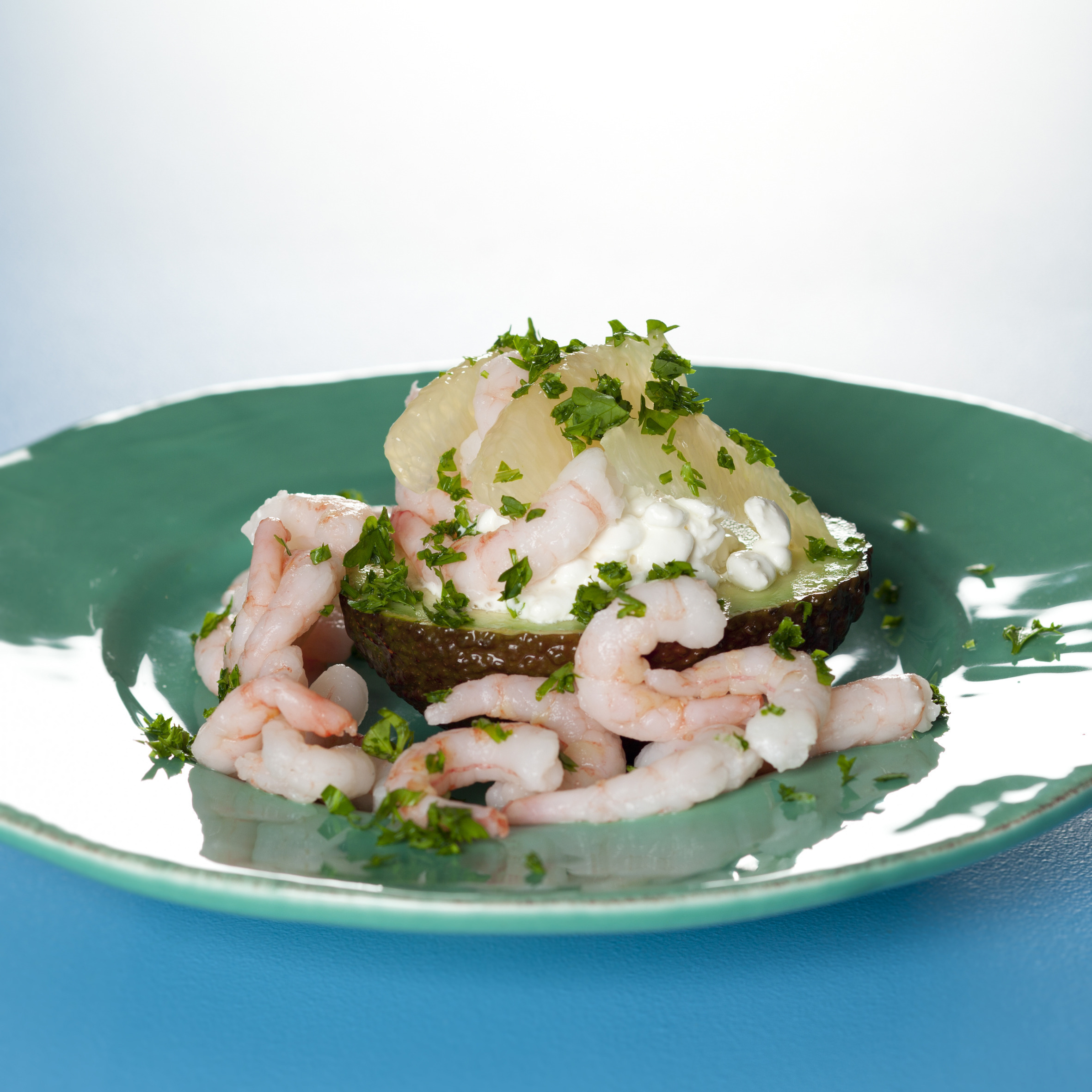 Avocado med hytteost og rejer