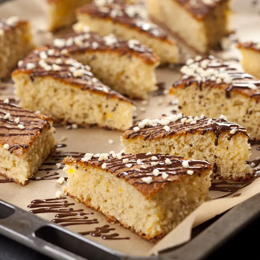Banankage med appelsin, chokolade og mandler