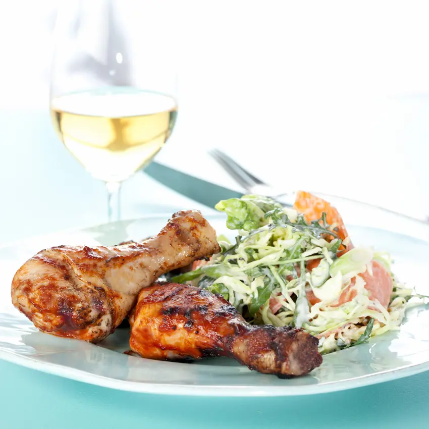Barbeque kylling med cremet råkost