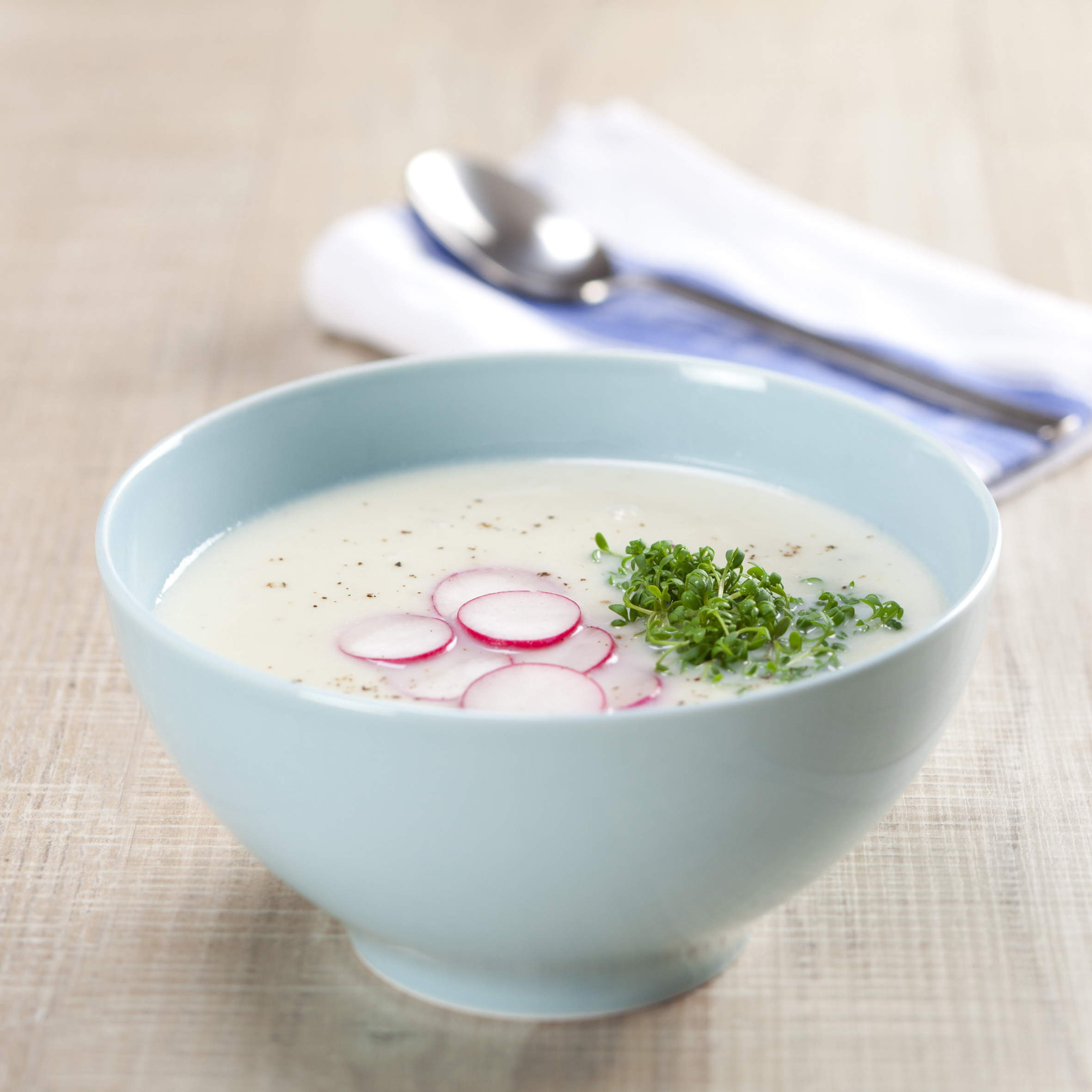 Blomkålssuppe med radiser og karse