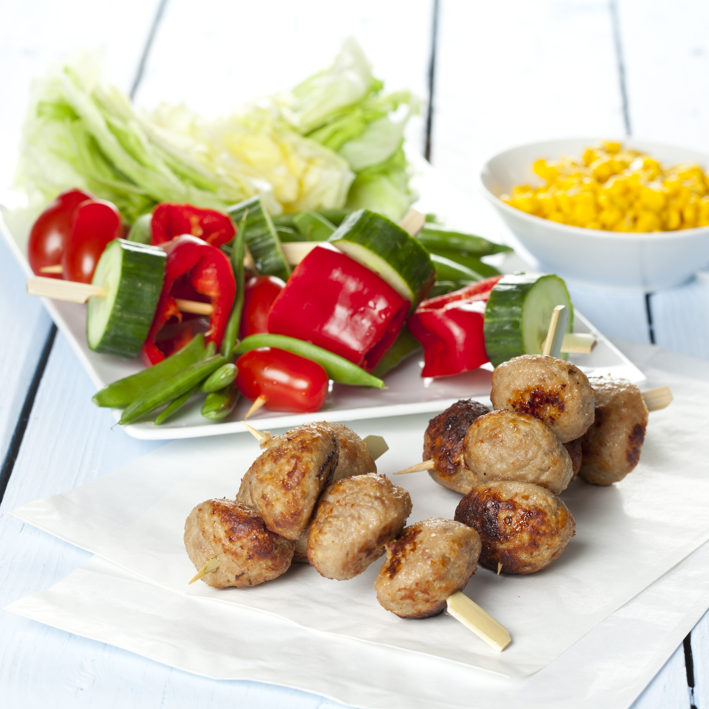 Bulgurfrikadeller med grønt i børnehøjde