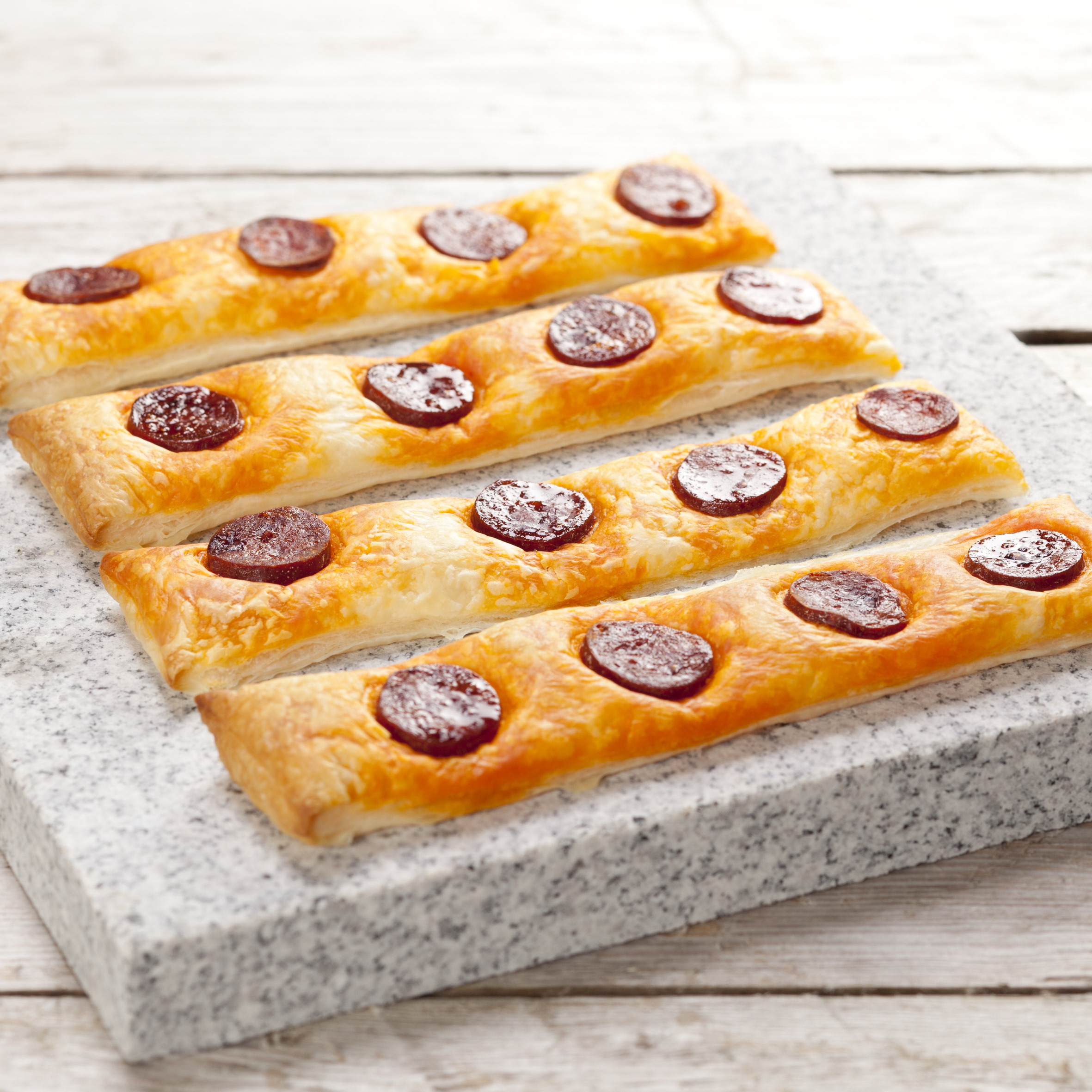 Butterdejsstænger med chorizo