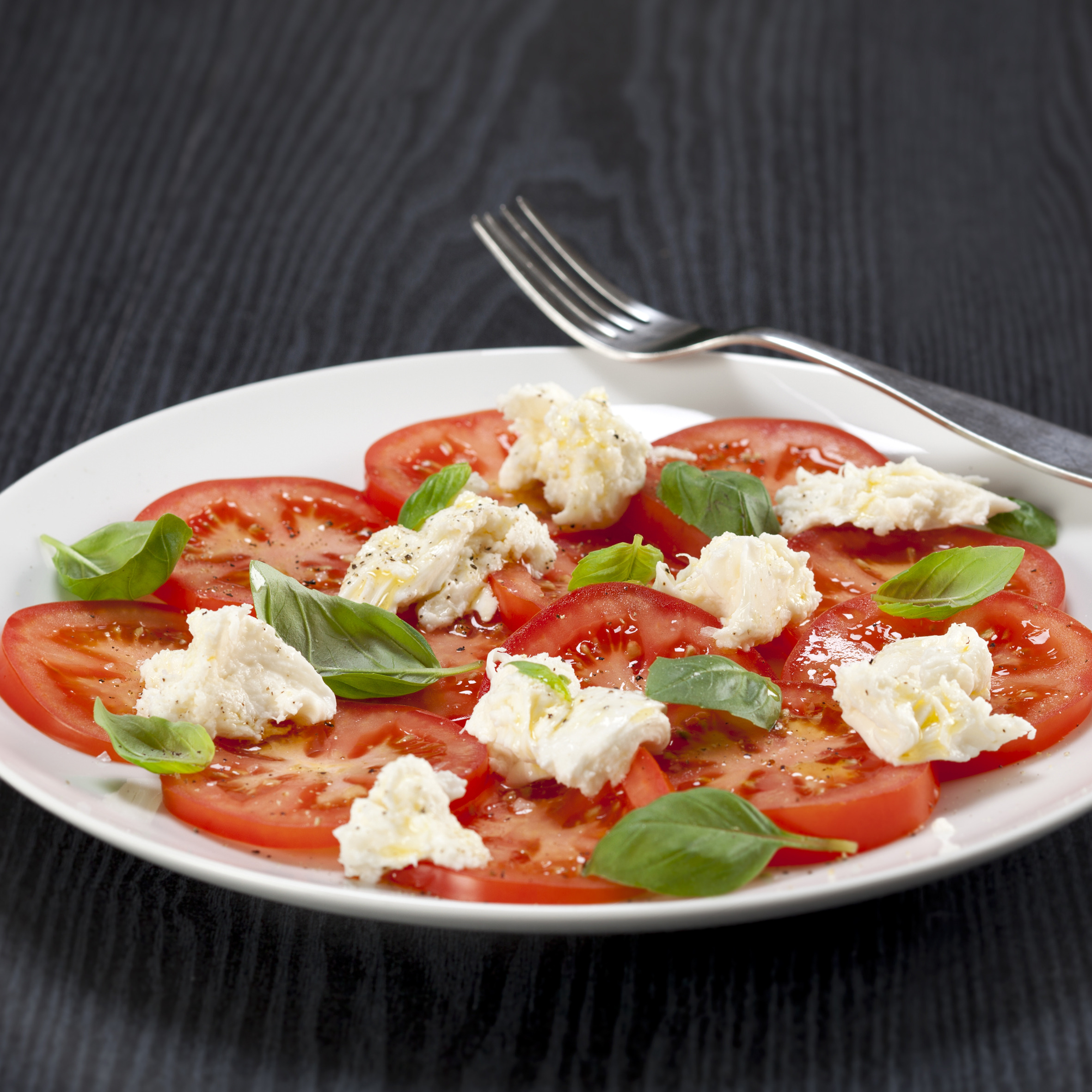 Caprese – tomatsalat med frisk mozzarella og basilikum