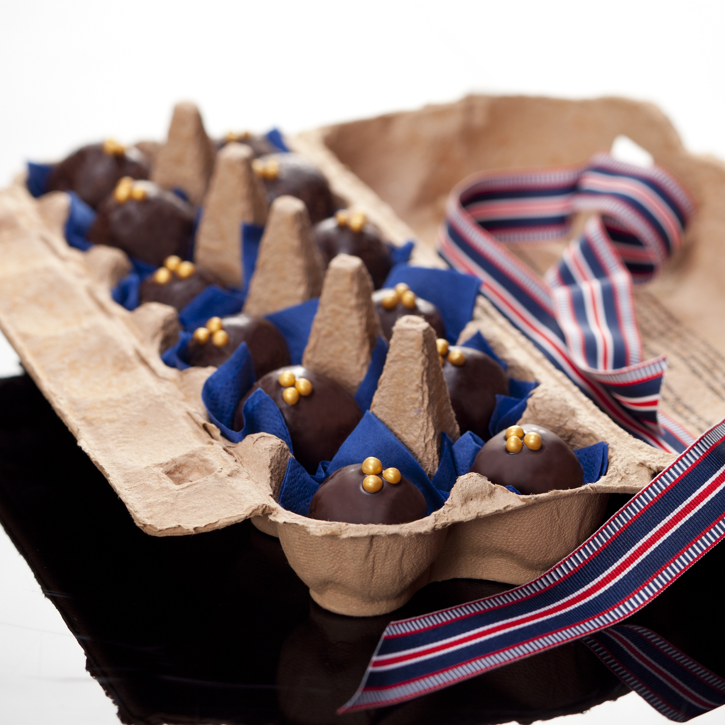 Chokoladeovertrukne marcipankugler med figner og Baileys