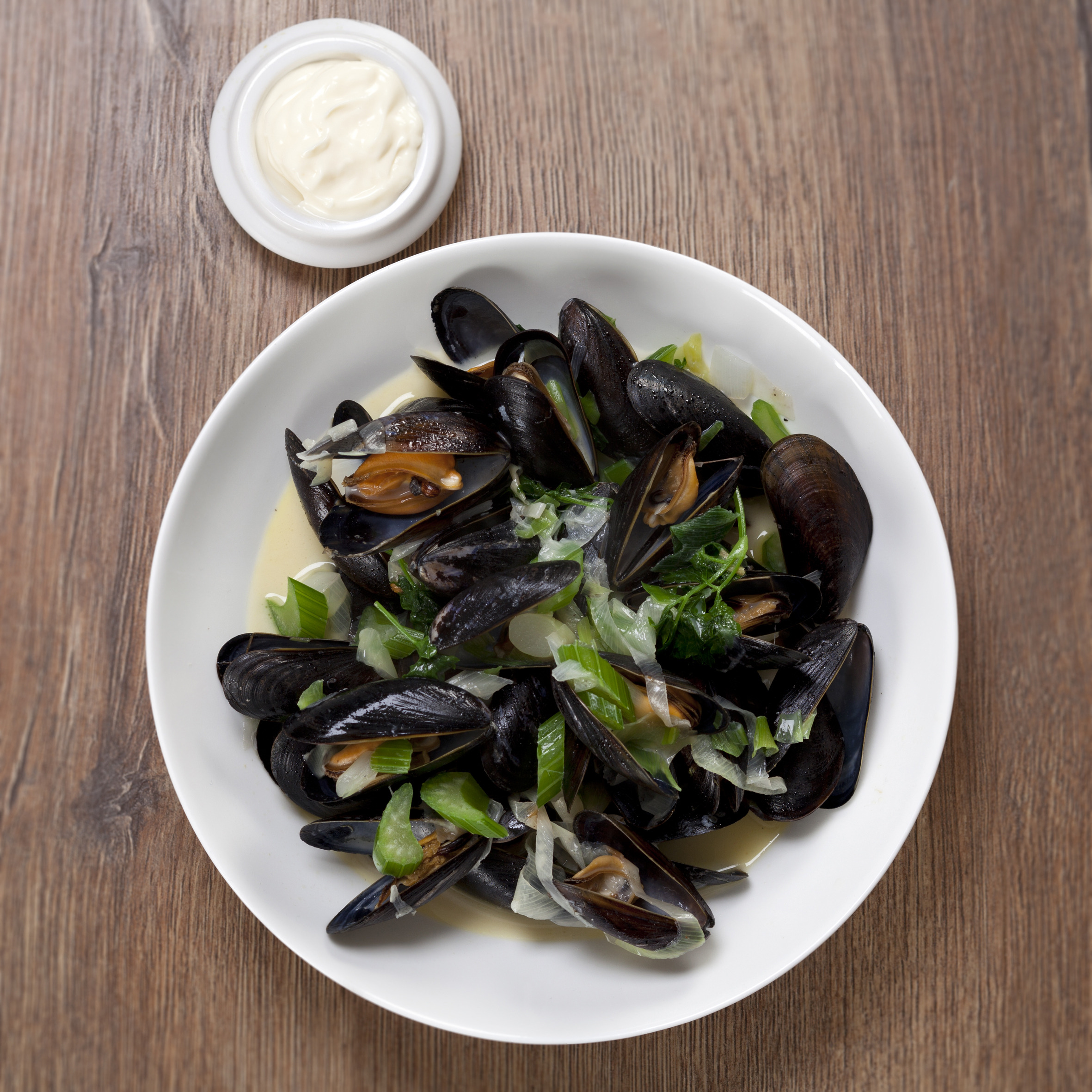 Dampede blåmuslinger med urter og fløde