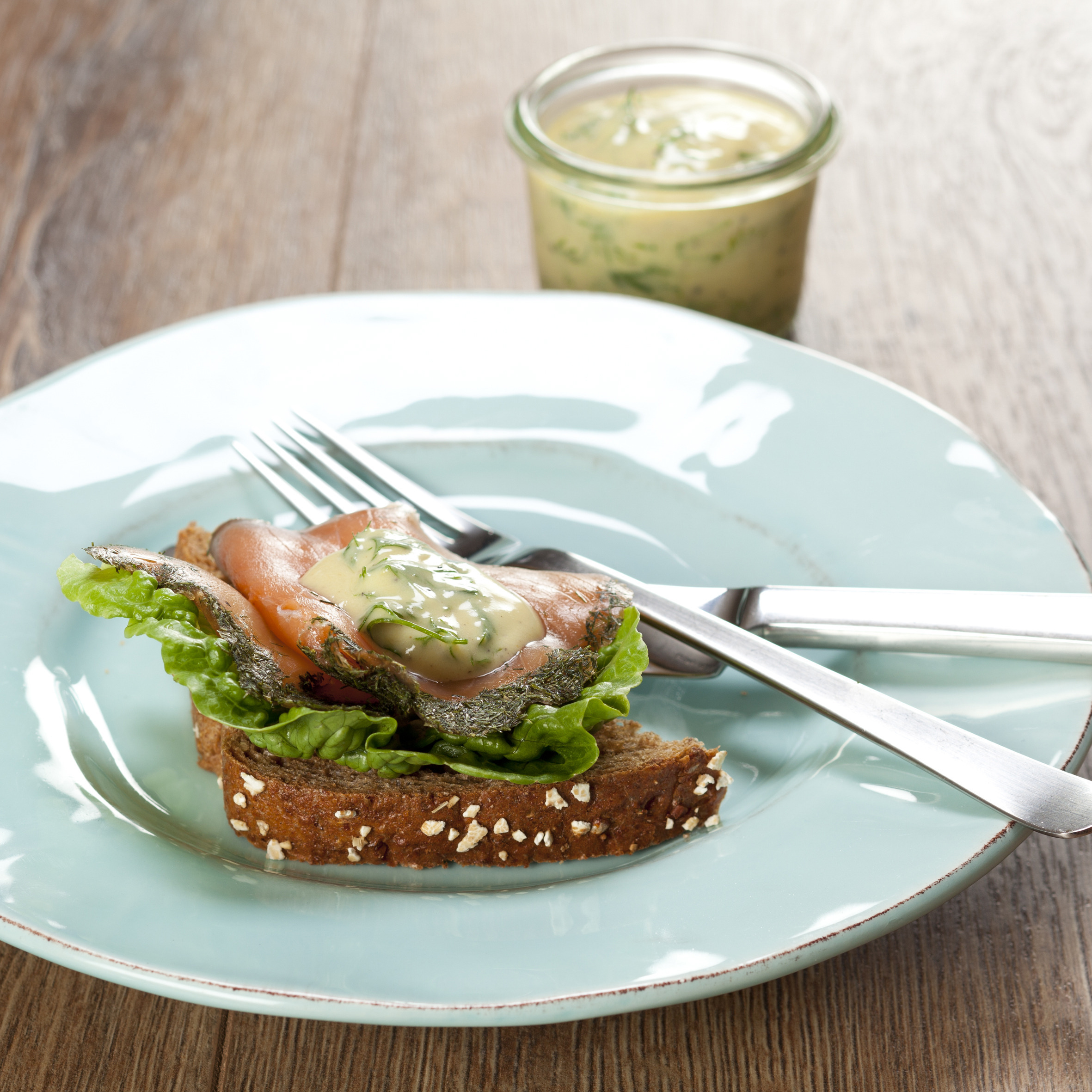 Gravad laks med sennepssauce