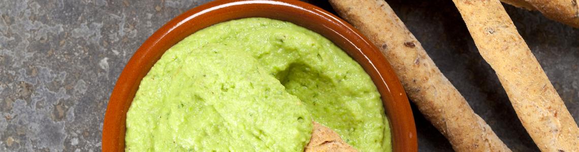 Grøn ærtecreme med hvide bønner, citron og hvidløg