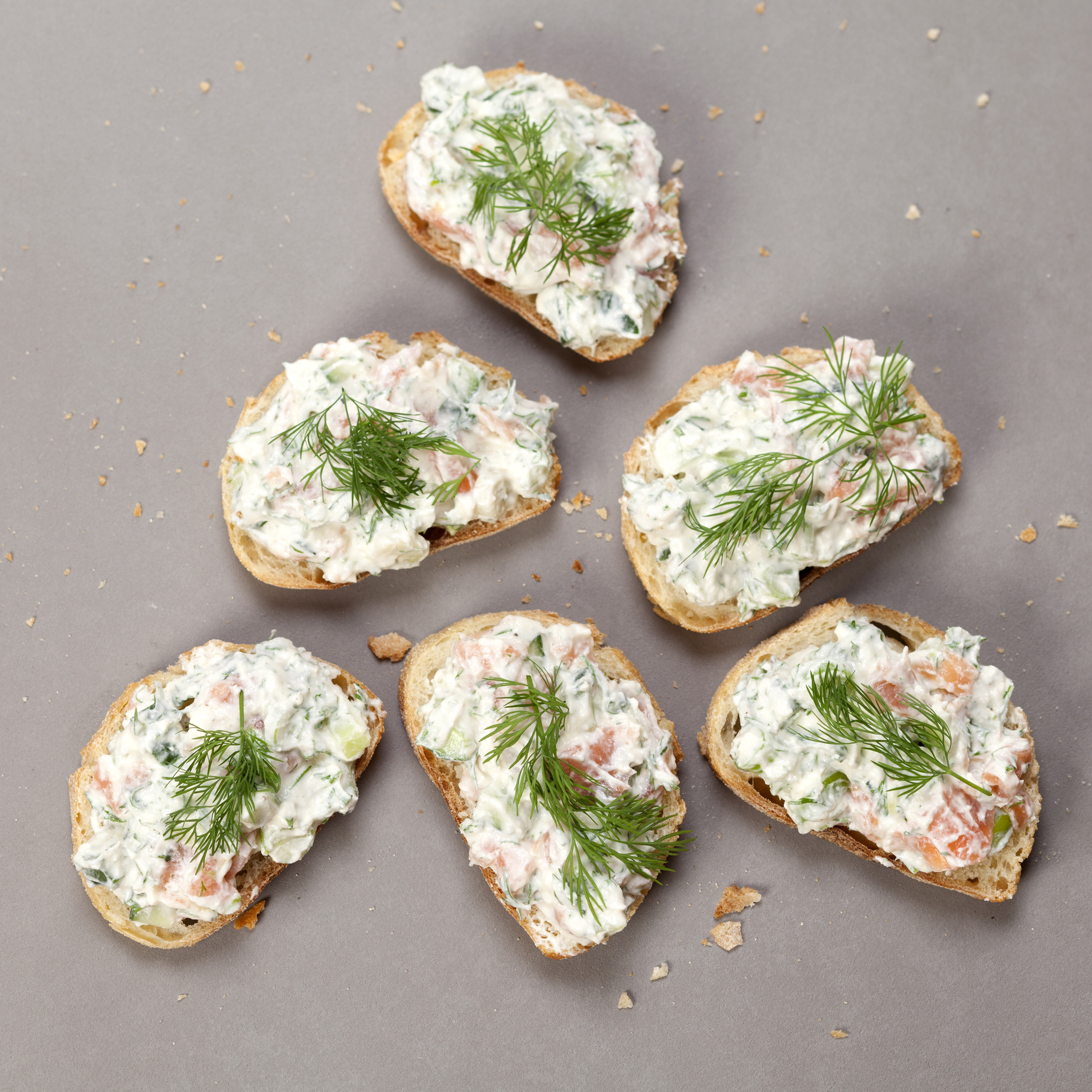 Hapsere med røgeost, laks og dild