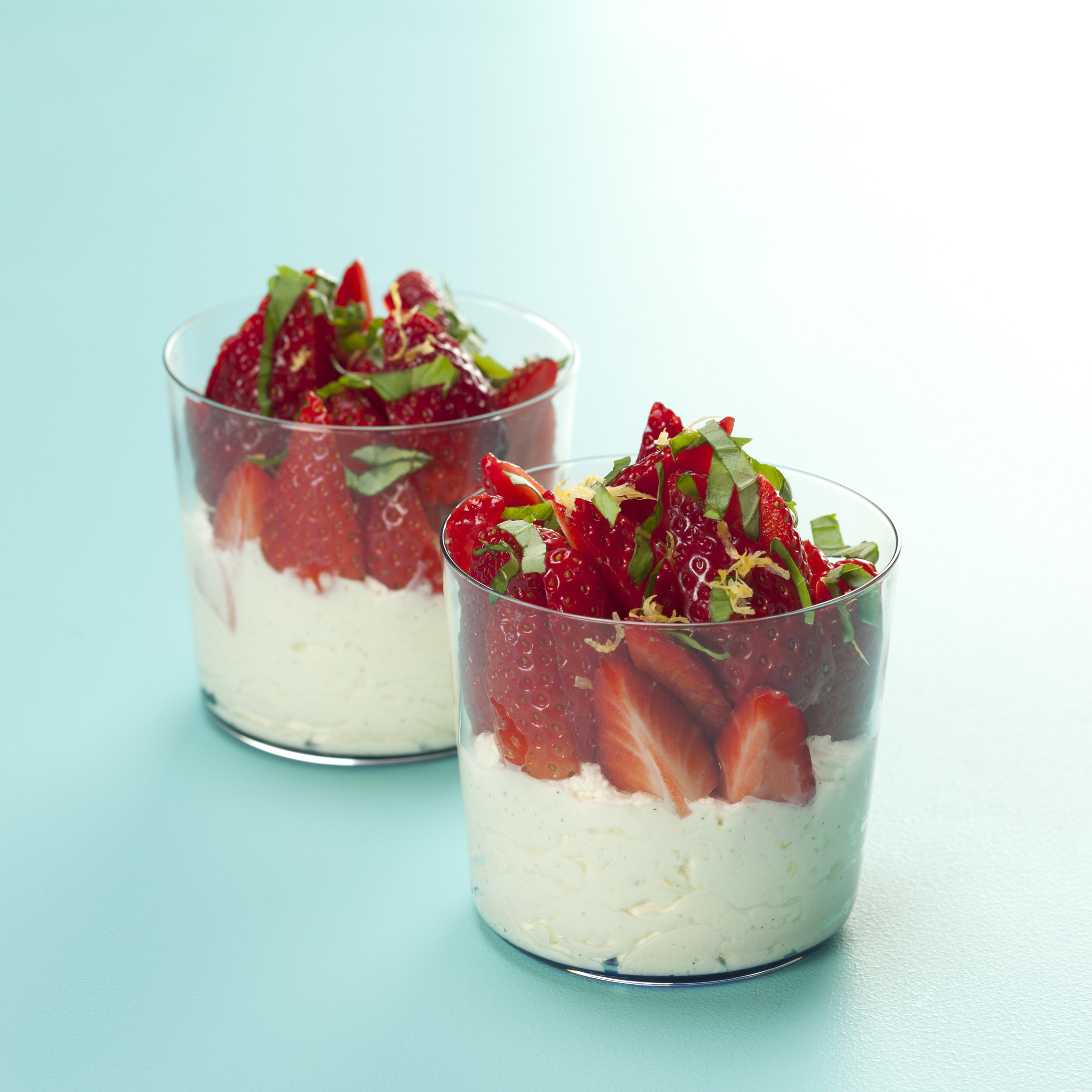 Italiensk jordbærdessert med citron og basilikum