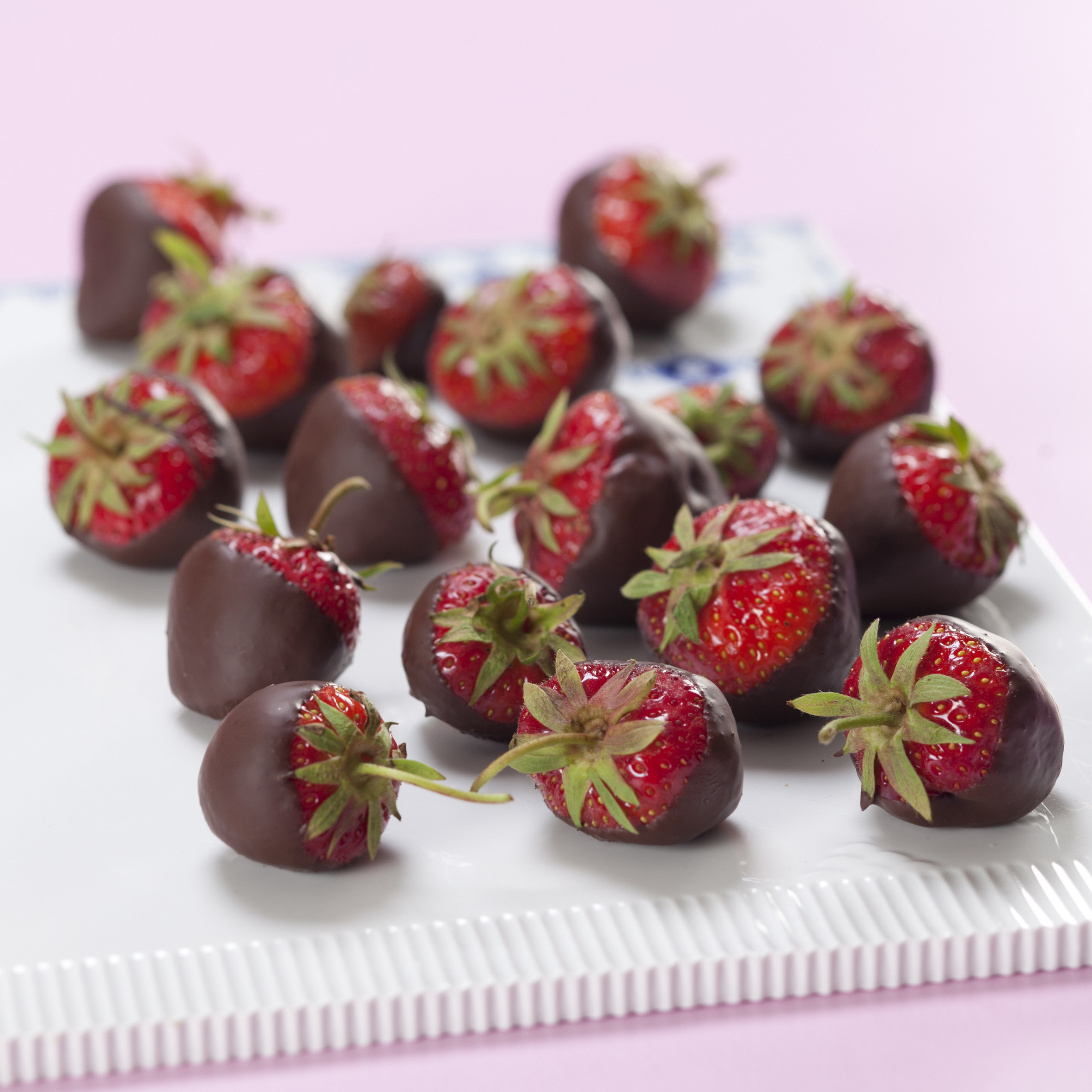 Jordbær med mørk chokolade