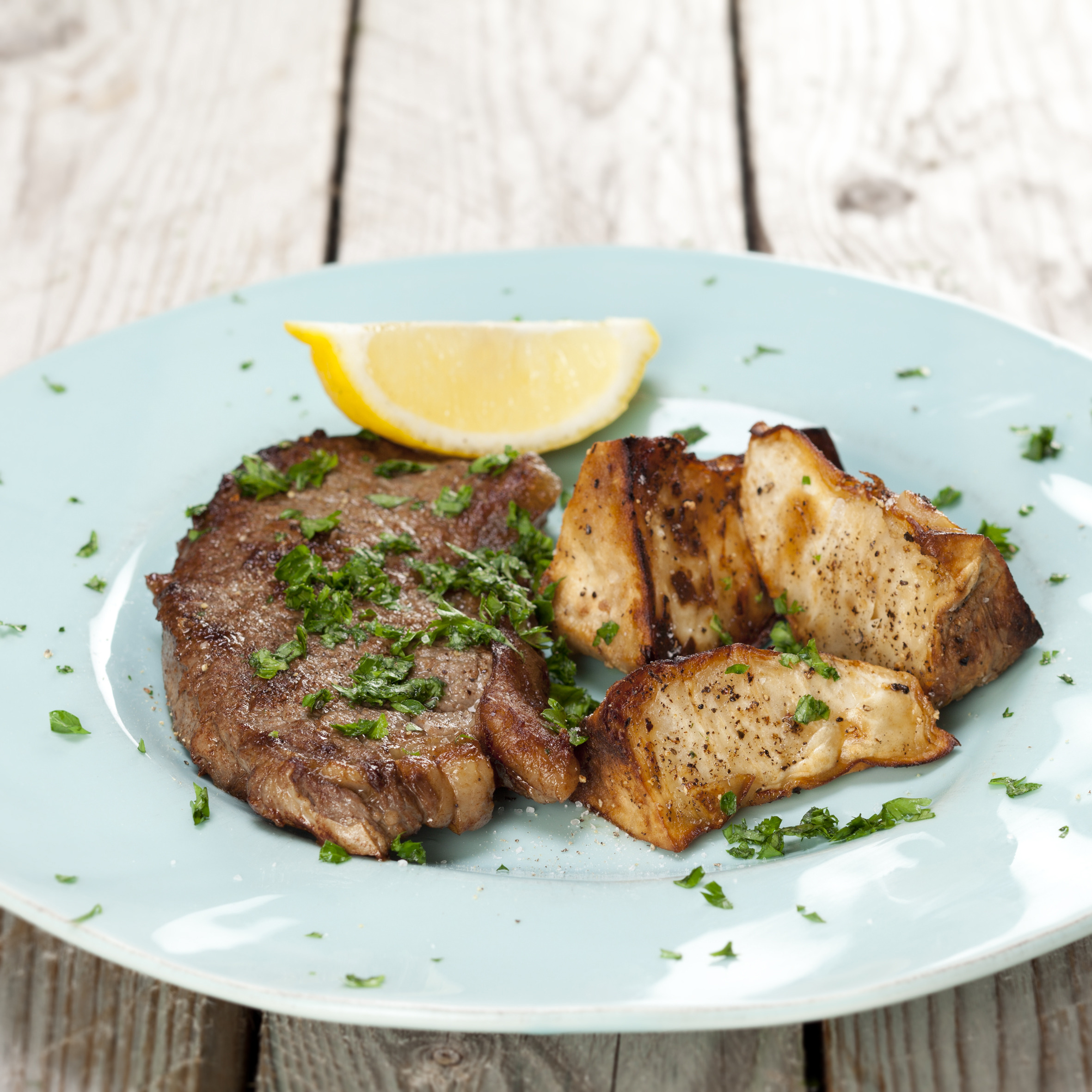 Kalvesteak med saltbagt knoldselleri