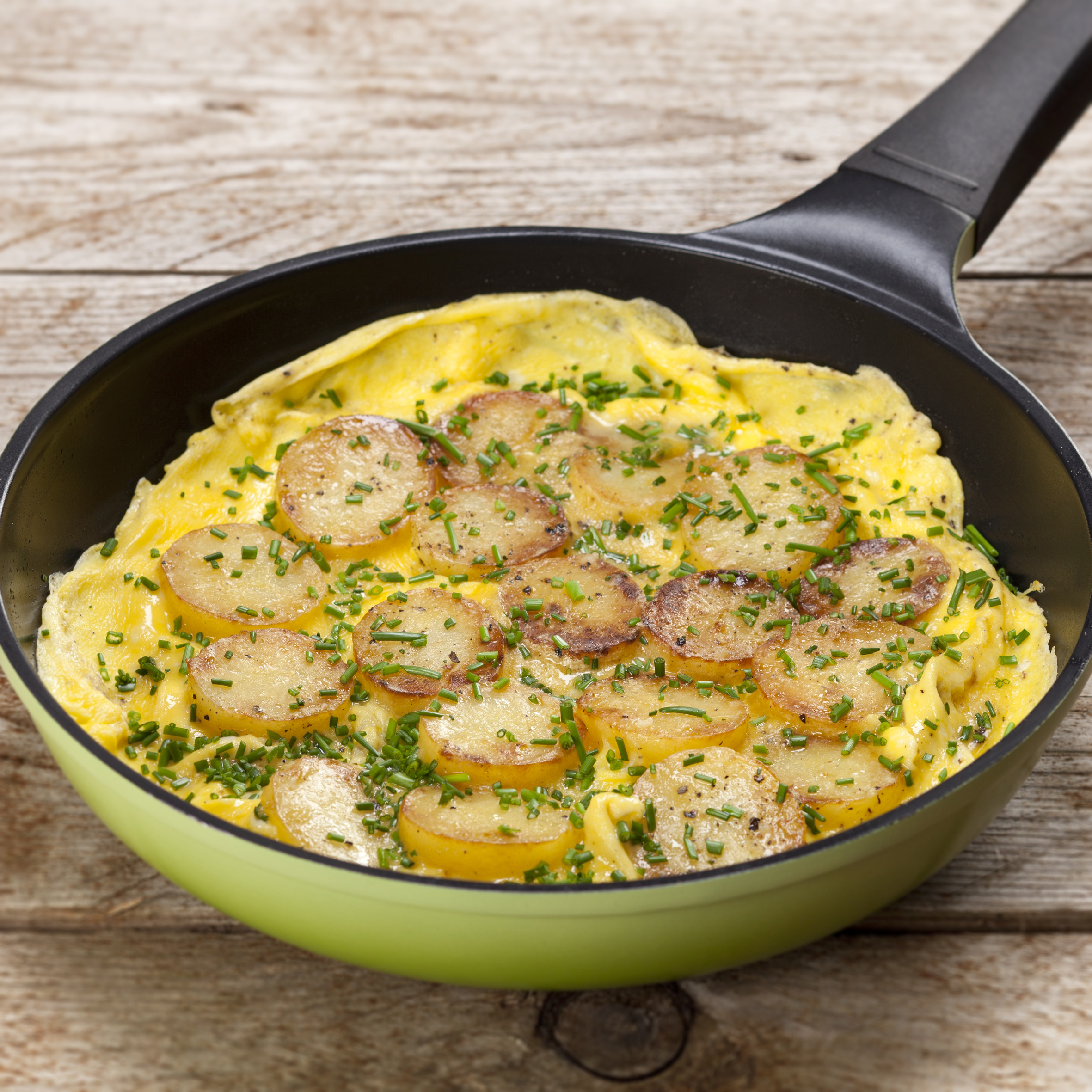 Kartoffelæggekage med purløg