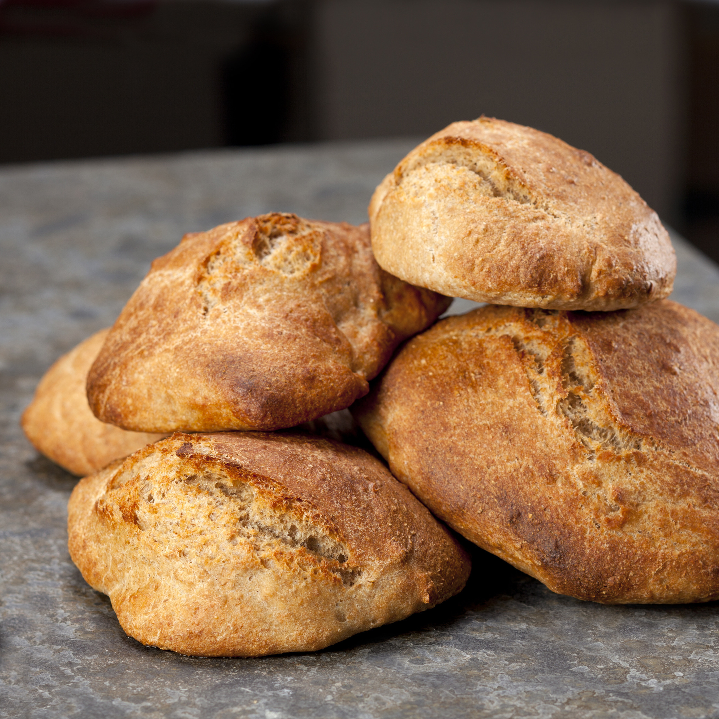 Langtidshævede speltboller