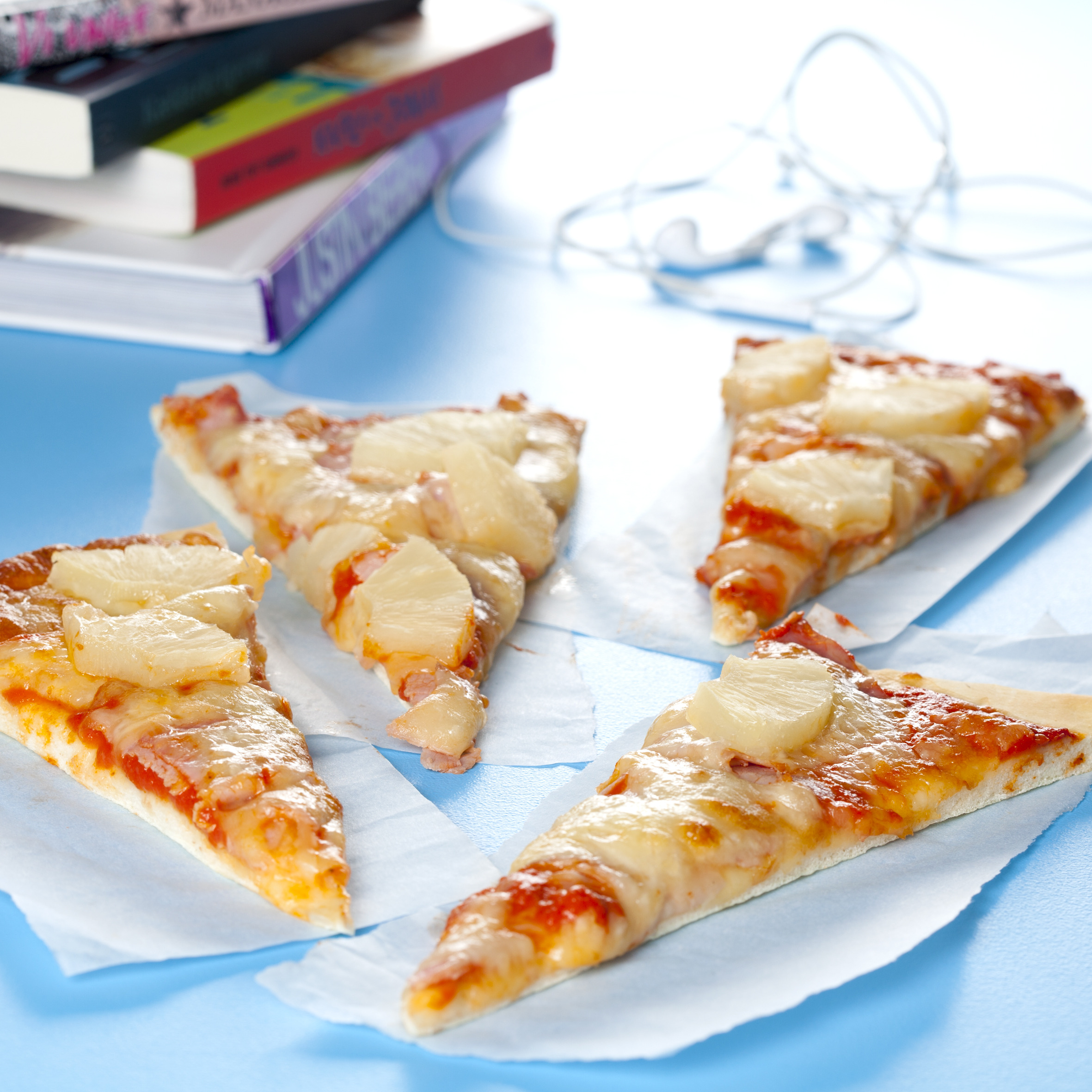 Nem pizza Hawaii