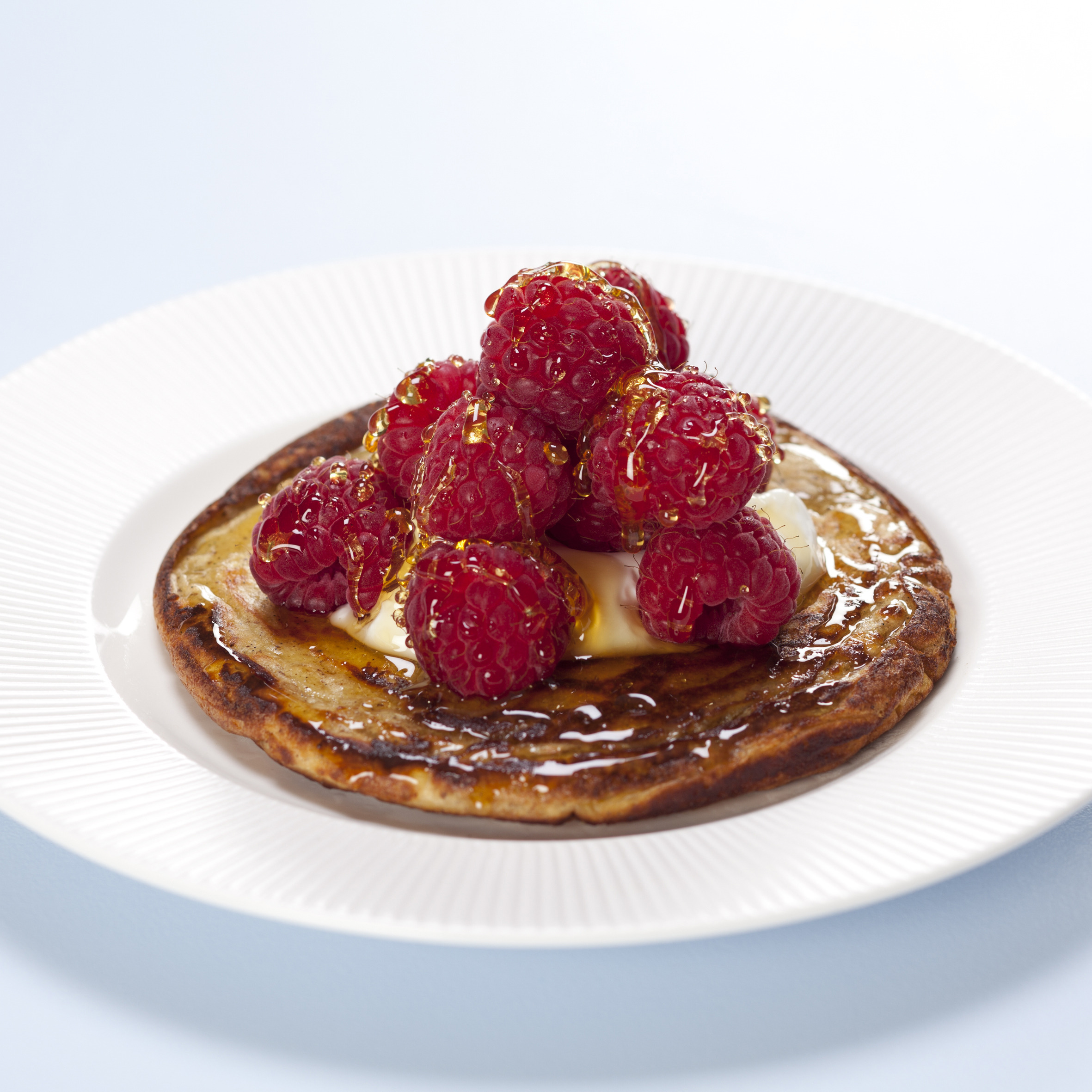 Pandekage med hindbær, skyr og honning