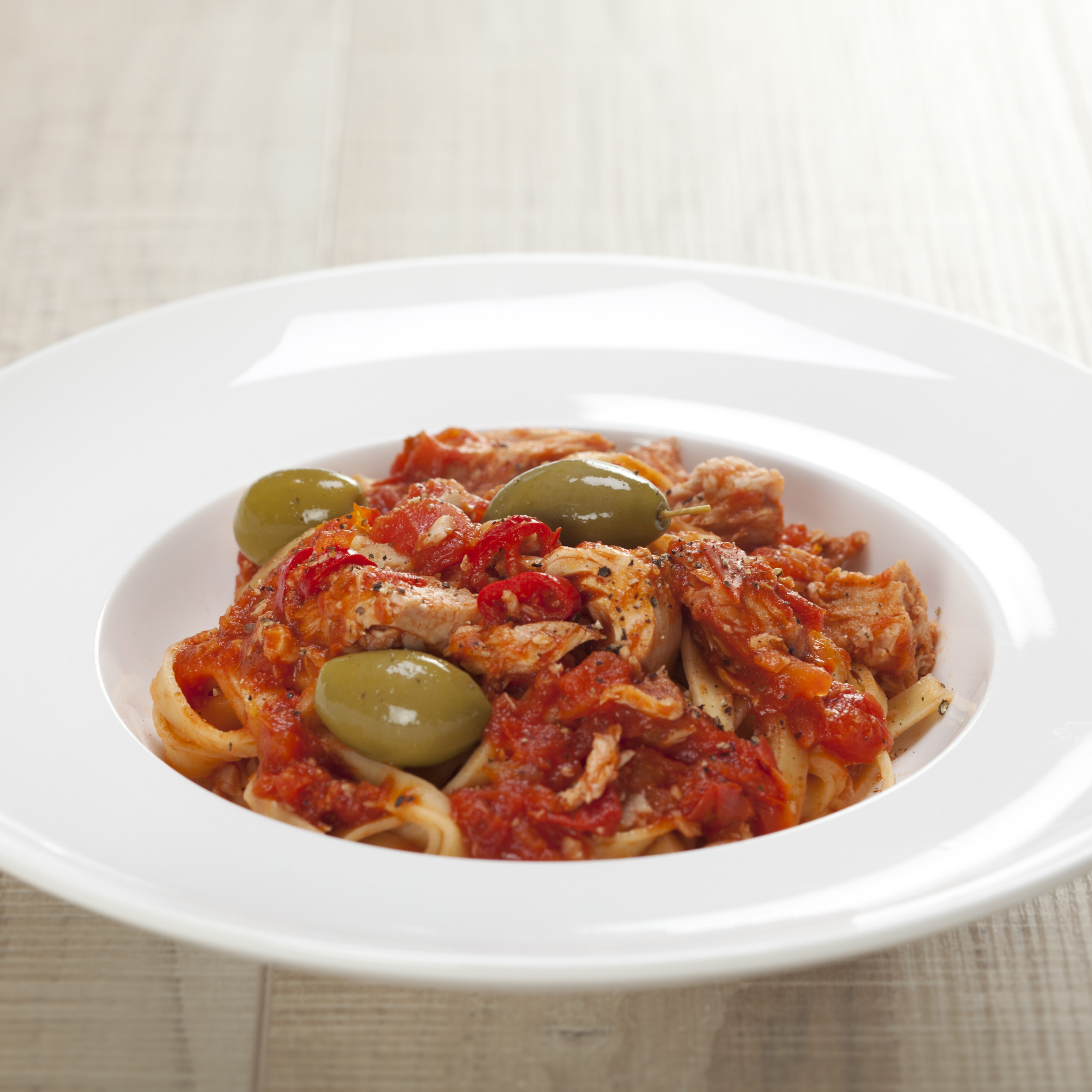 Pasta med tun, chili og oliven