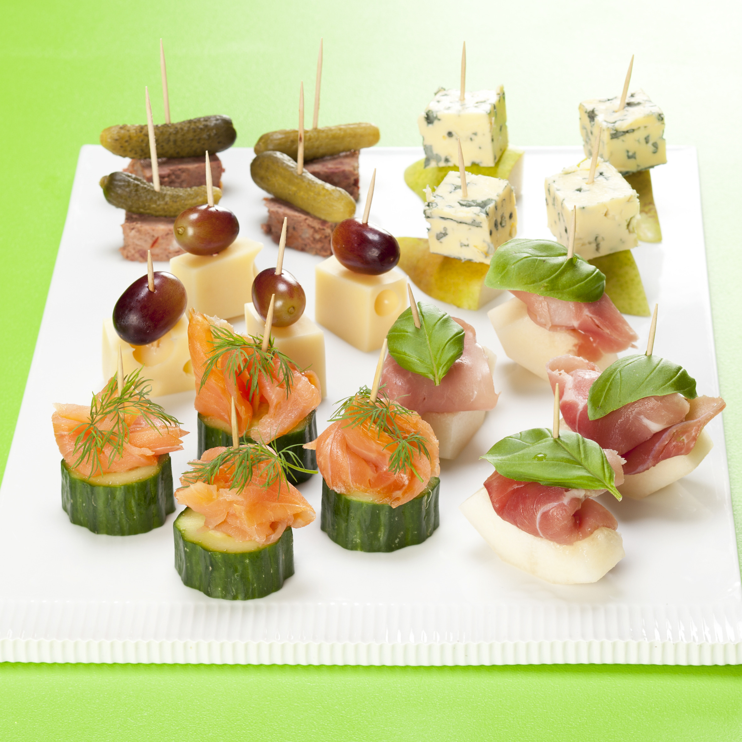 Pindemadder med laks, pate, skinke og ost