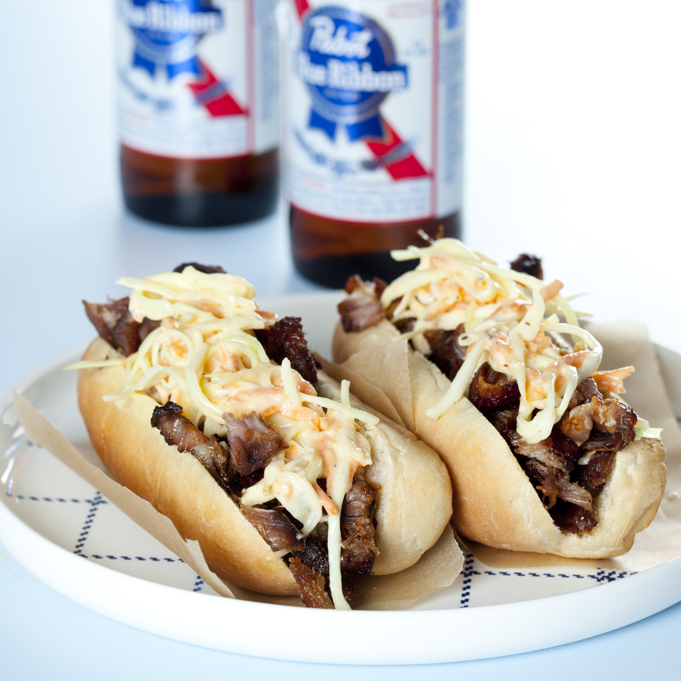 Pulled pork hotdogs med coleslaw