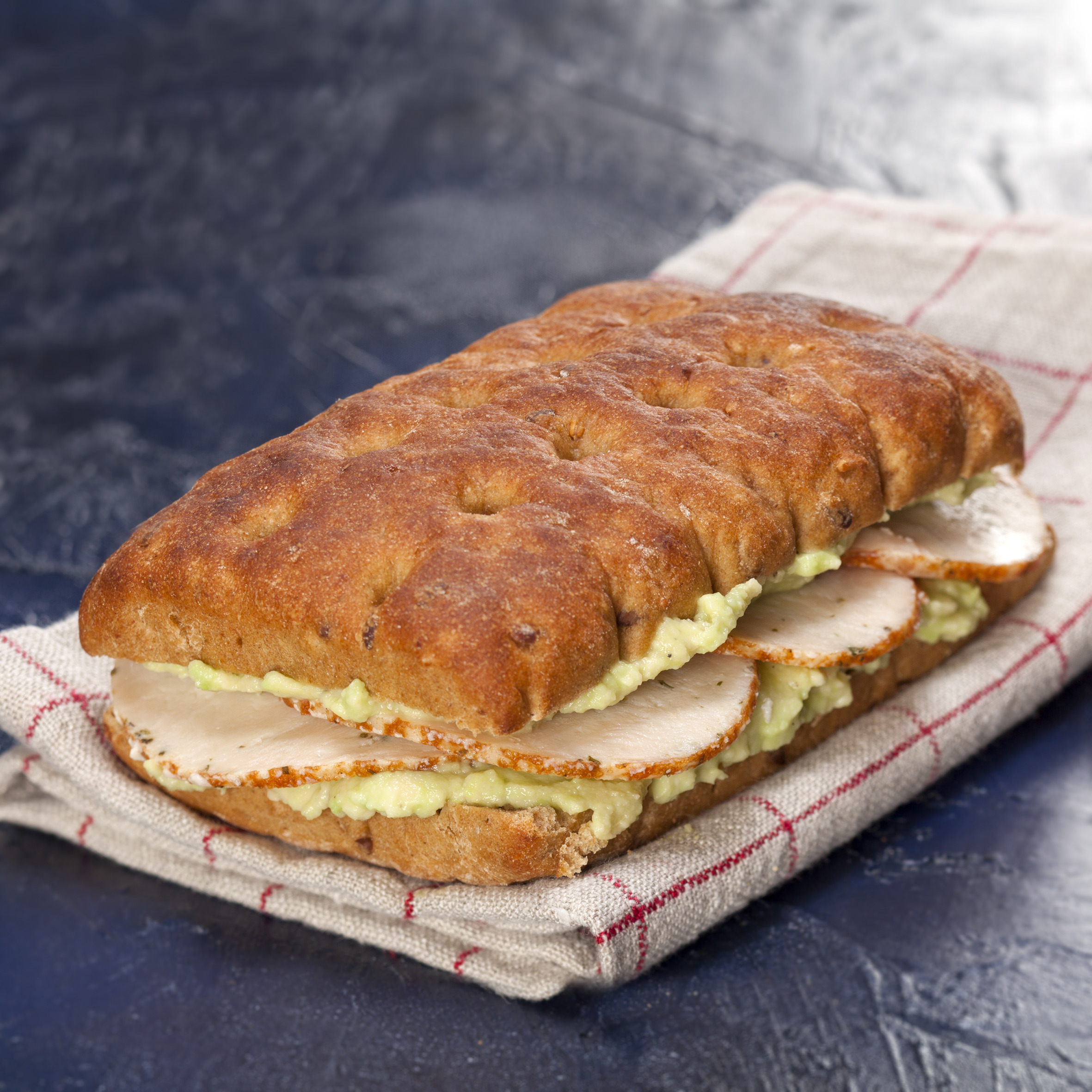 Sandwich med avocado og kylling