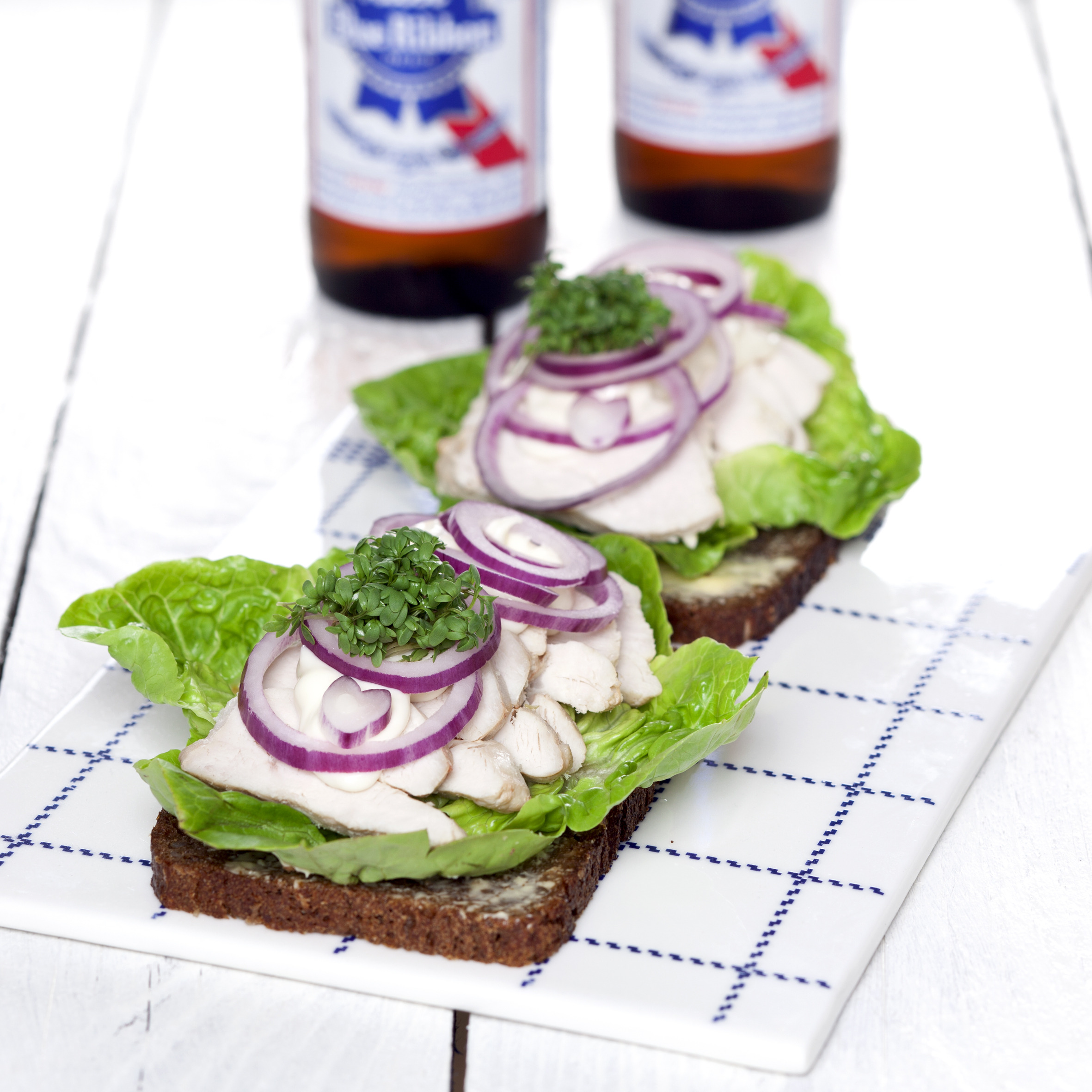 Smørrebrød med confiteret kylling