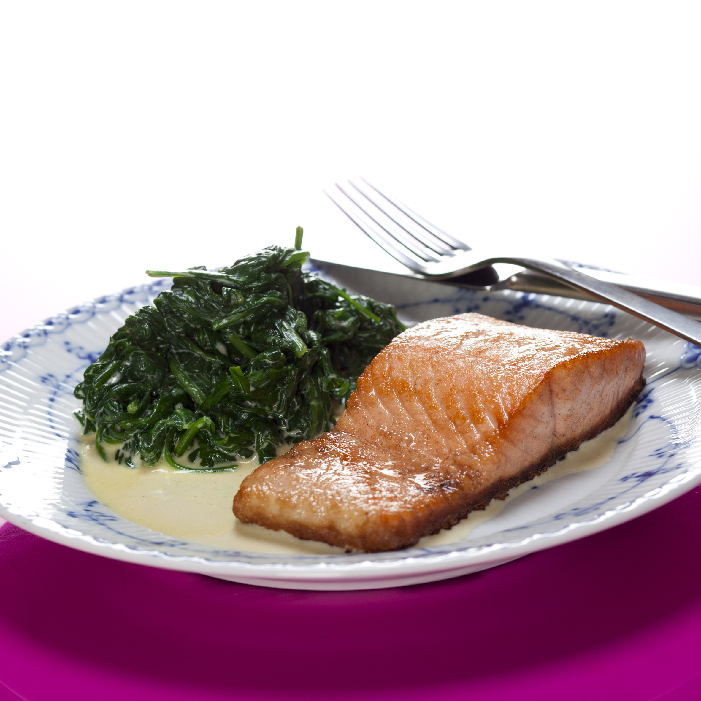 Stegt laks med cremet spinat